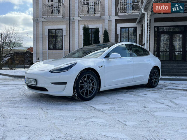 Белый Тесла Модель 3, объемом двигателя 0 л и пробегом 63 тыс. км за 19500 $, фото 4 на Automoto.ua