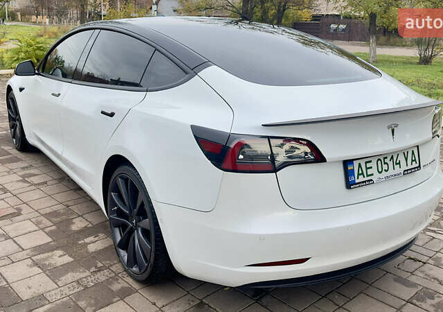 Белый Тесла Модель 3, объемом двигателя 0 л и пробегом 72 тыс. км за 25000 $, фото 7 на Automoto.ua
