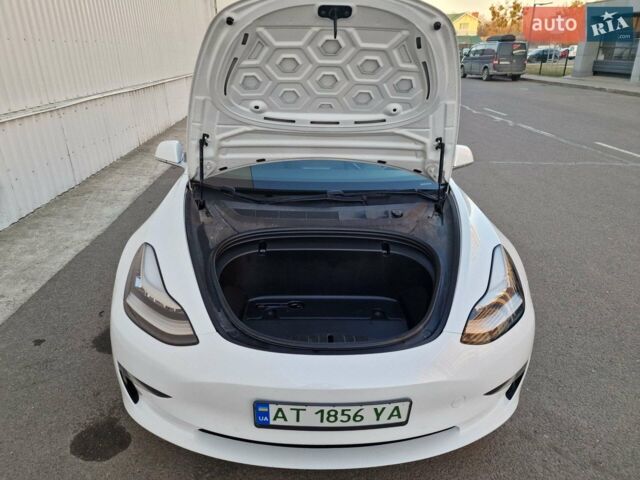 Белый Тесла Модель 3, объемом двигателя 0 л и пробегом 42 тыс. км за 17900 $, фото 26 на Automoto.ua