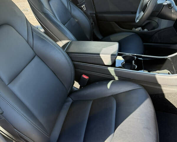 Білий Тесла Модель 3, об'ємом двигуна 0 л та пробігом 49 тис. км за 22000 $, фото 30 на Automoto.ua