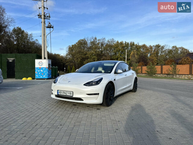 Белый Тесла Модель 3, объемом двигателя 0 л и пробегом 77 тыс. км за 28999 $, фото 2 на Automoto.ua