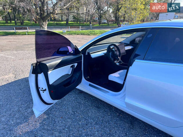 Білий Тесла Модель 3, об'ємом двигуна 0 л та пробігом 74 тис. км за 19000 $, фото 14 на Automoto.ua