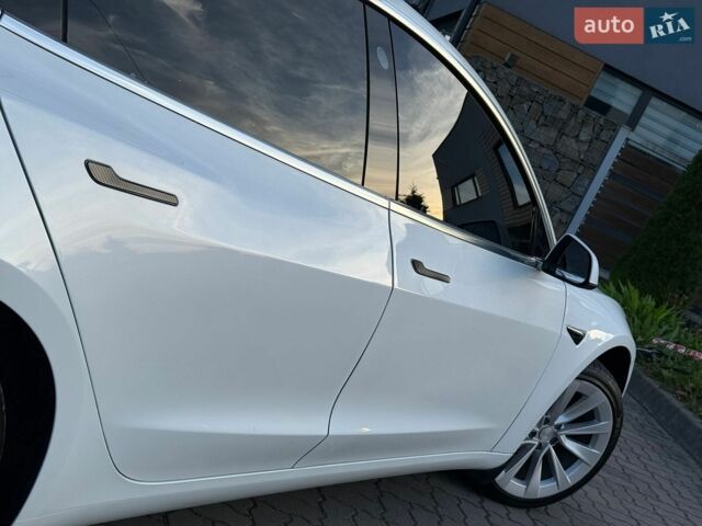 Белый Тесла Модель 3, объемом двигателя 0 л и пробегом 120 тыс. км за 15199 $, фото 29 на Automoto.ua