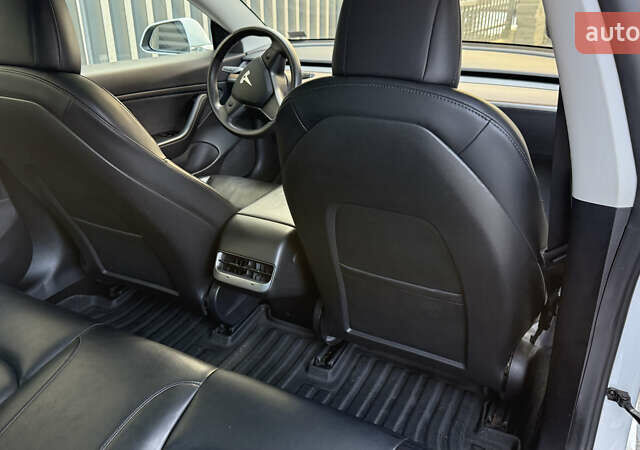 Білий Тесла Модель 3, об'ємом двигуна 0 л та пробігом 103 тис. км за 13500 $, фото 6 на Automoto.ua