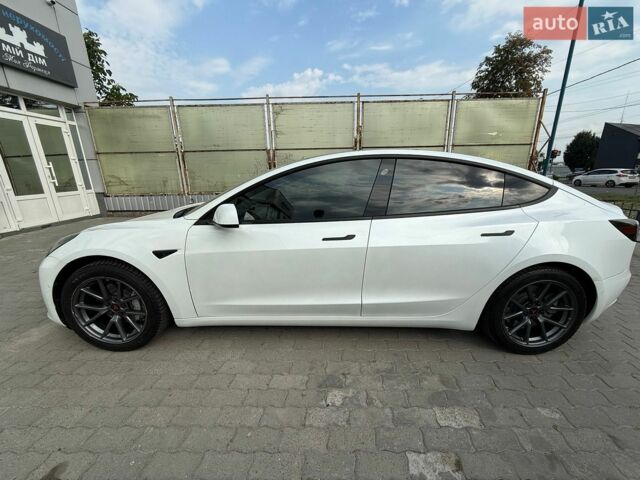 Білий Тесла Модель 3, об'ємом двигуна 0 л та пробігом 122 тис. км за 18500 $, фото 3 на Automoto.ua