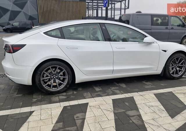 Белый Тесла Модель 3, объемом двигателя 0 л и пробегом 93 тыс. км за 16800 $, фото 5 на Automoto.ua