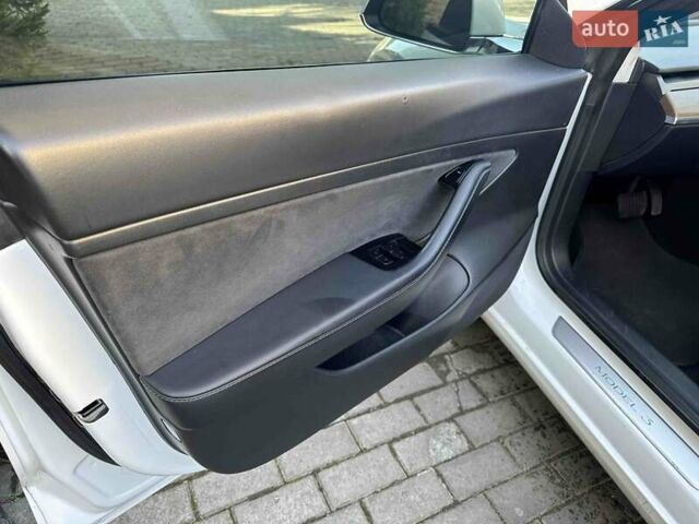 Белый Тесла Модель 3, объемом двигателя 0 л и пробегом 99 тыс. км за 23000 $, фото 18 на Automoto.ua