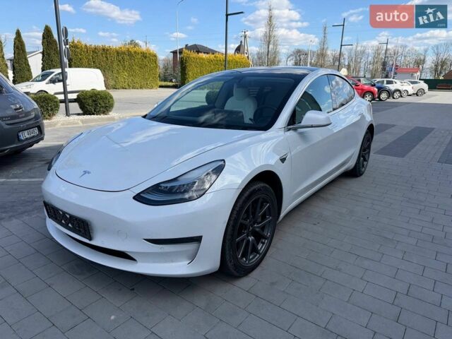 Белый Тесла Модель 3, объемом двигателя 0 л и пробегом 70 тыс. км за 16900 $, фото 5 на Automoto.ua