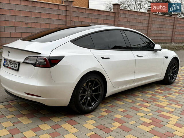 Белый Тесла Модель 3, объемом двигателя 0 л и пробегом 65 тыс. км за 16900 $, фото 3 на Automoto.ua