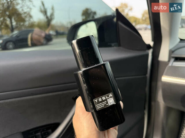 Білий Тесла Модель 3, об'ємом двигуна 0 л та пробігом 73 тис. км за 23850 $, фото 25 на Automoto.ua