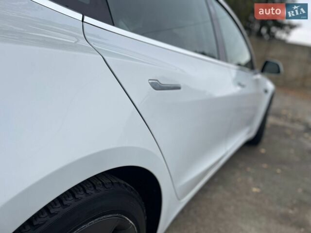 Белый Тесла Модель 3, объемом двигателя 0 л и пробегом 101 тыс. км за 14900 $, фото 16 на Automoto.ua