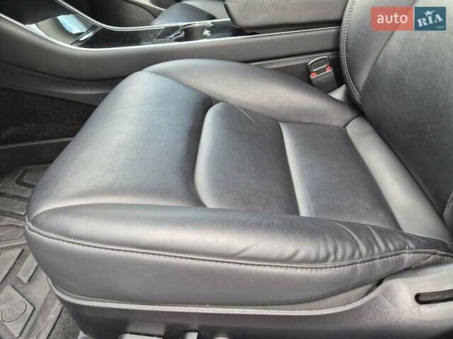 Білий Тесла Модель 3, об'ємом двигуна 0 л та пробігом 81 тис. км за 14550 $, фото 45 на Automoto.ua