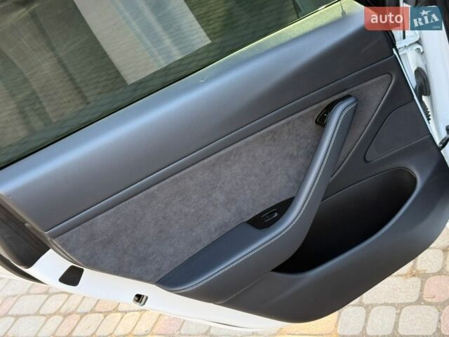 Білий Тесла Модель 3, об'ємом двигуна 0 л та пробігом 89 тис. км за 19900 $, фото 51 на Automoto.ua