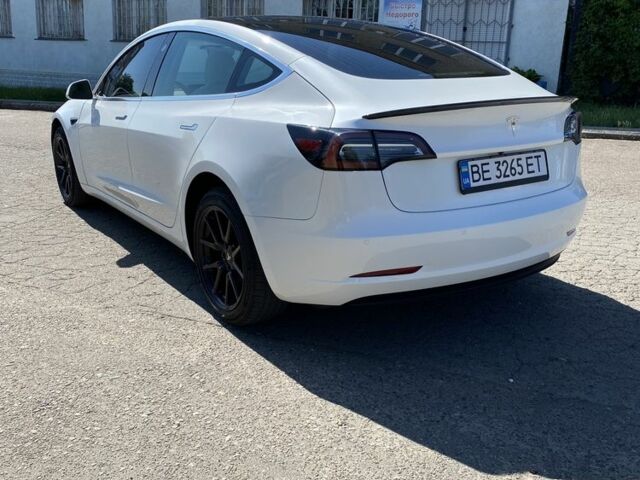 Белый Тесла Модель 3, объемом двигателя 0 л и пробегом 82 тыс. км за 20999 $, фото 2 на Automoto.ua