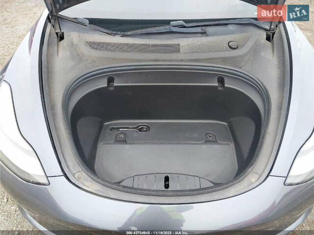 Білий Тесла Модель 3, об'ємом двигуна 0 л та пробігом 100 тис. км за 6000 $, фото 11 на Automoto.ua