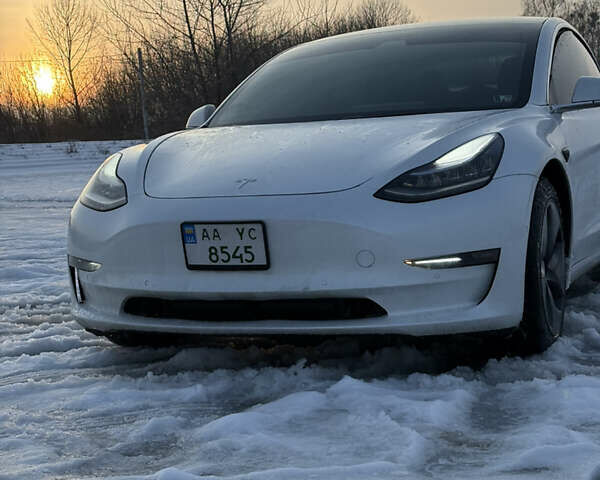 Білий Тесла Модель 3, об'ємом двигуна 0 л та пробігом 191 тис. км за 18500 $, фото 3 на Automoto.ua