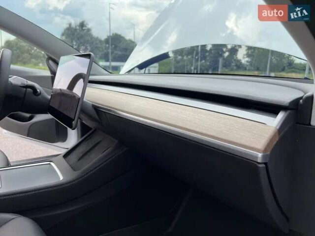 Білий Тесла Модель 3, об'ємом двигуна 0 л та пробігом 96 тис. км за 19900 $, фото 5 на Automoto.ua