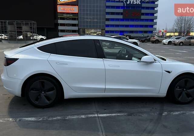 Білий Тесла Модель 3, об'ємом двигуна 0 л та пробігом 160 тис. км за 16000 $, фото 13 на Automoto.ua