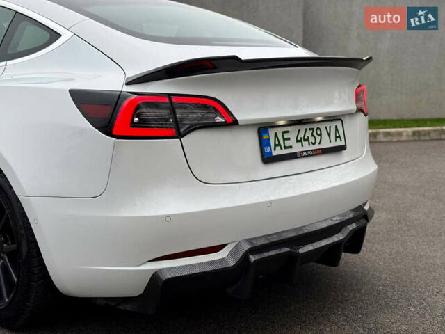 Белый Тесла Модель 3, объемом двигателя 0 л и пробегом 105 тыс. км за 14999 $, фото 8 на Automoto.ua