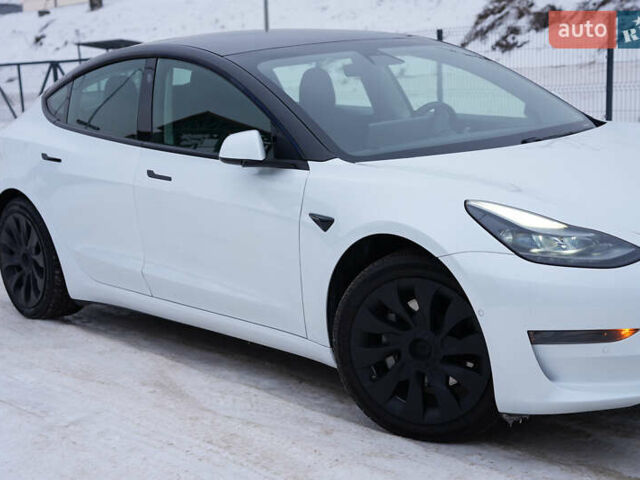 Білий Тесла Модель 3, об'ємом двигуна 0 л та пробігом 90 тис. км за 16999 $, фото 1 на Automoto.ua