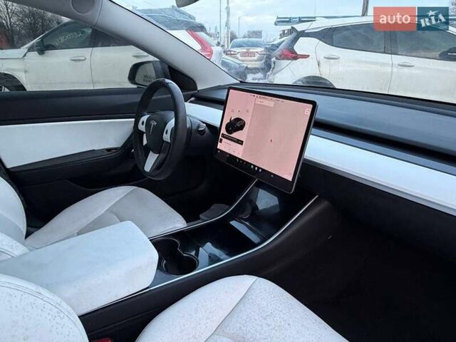 Білий Тесла Модель 3, об'ємом двигуна 0 л та пробігом 112 тис. км за 12300 $, фото 13 на Automoto.ua
