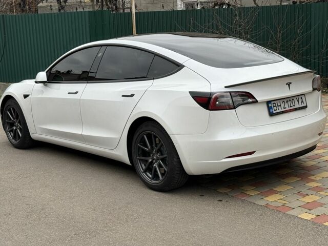 Белый Тесла Модель 3, объемом двигателя 0 л и пробегом 69 тыс. км за 17000 $, фото 3 на Automoto.ua