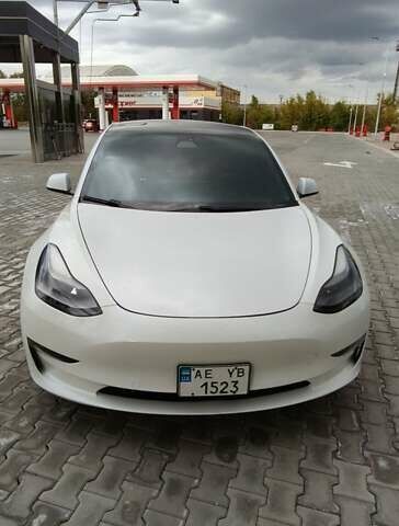 Білий Тесла Модель 3, об'ємом двигуна 0 л та пробігом 110 тис. км за 20750 $, фото 3 на Automoto.ua