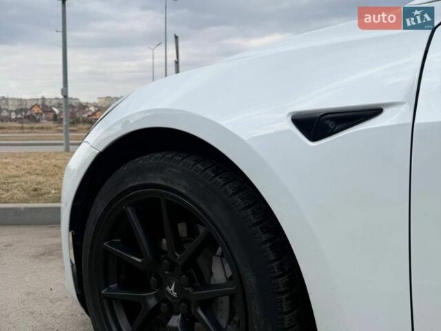 Белый Тесла Модель 3, объемом двигателя 0 л и пробегом 68 тыс. км за 17300 $, фото 5 на Automoto.ua