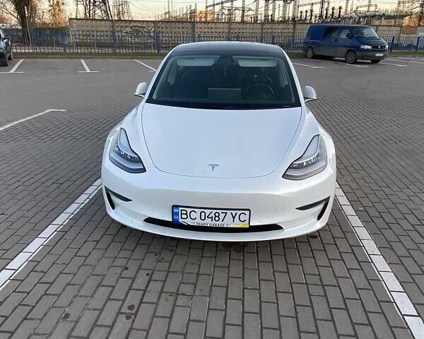 Белый Тесла Модель 3, объемом двигателя 0 л и пробегом 101 тыс. км за 19400 $, фото 1 на Automoto.ua