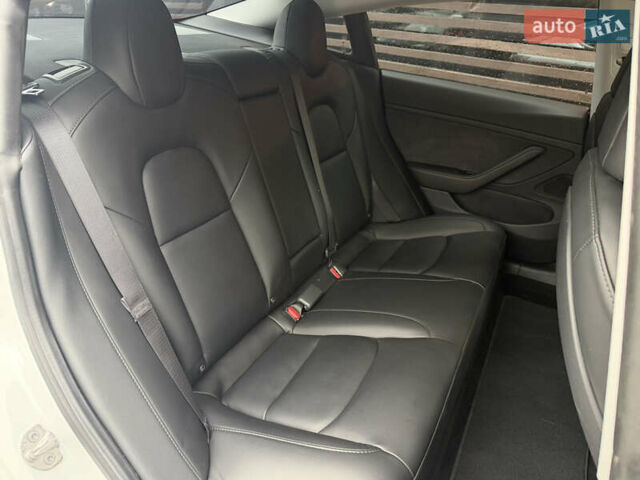 Білий Тесла Модель 3, об'ємом двигуна 0 л та пробігом 111 тис. км за 19900 $, фото 10 на Automoto.ua