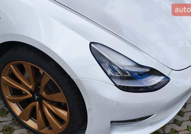 Білий Тесла Модель 3, об'ємом двигуна 0 л та пробігом 55 тис. км за 21800 $, фото 5 на Automoto.ua