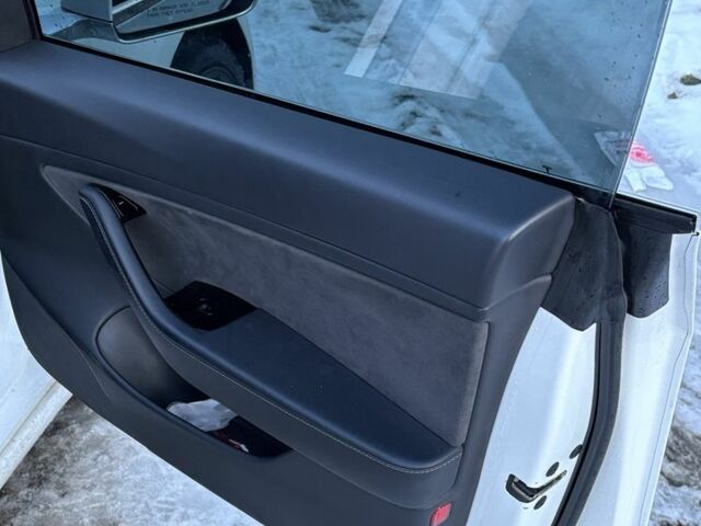 Белый Тесла Модель 3, объемом двигателя 0 л и пробегом 191 тыс. км за 18500 $, фото 7 на Automoto.ua