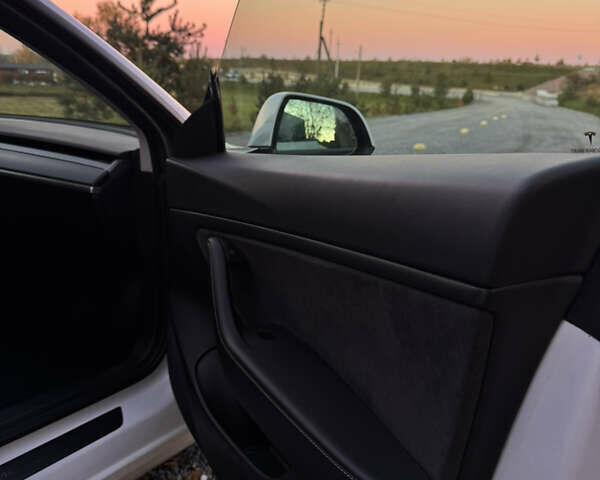 Белый Тесла Модель 3, объемом двигателя 0 л и пробегом 129 тыс. км за 19900 $, фото 19 на Automoto.ua