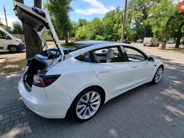 Білий Тесла Модель 3, об'ємом двигуна 0 л та пробігом 93 тис. км за 18500 $, фото 14 на Automoto.ua