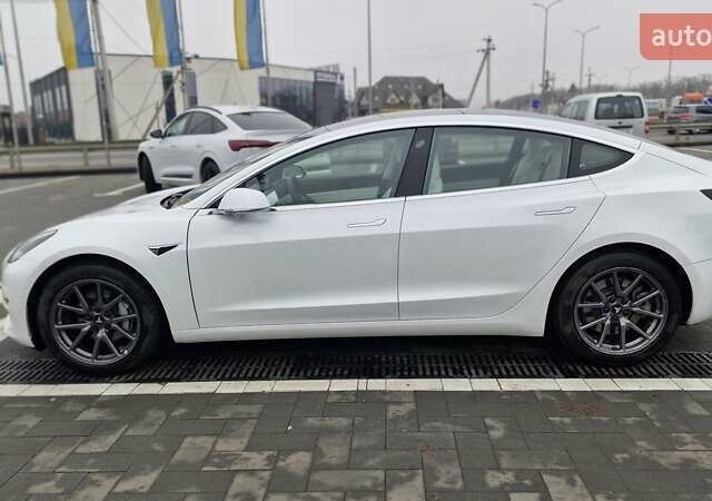 Белый Тесла Модель 3, объемом двигателя 0 л и пробегом 93 тыс. км за 16800 $, фото 8 на Automoto.ua