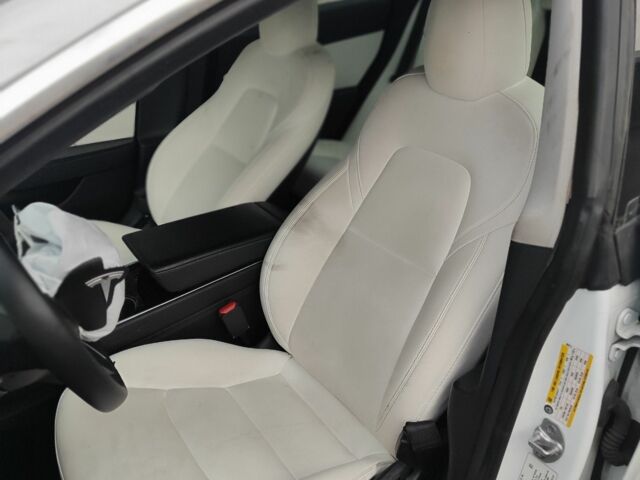 Белый Тесла Модель 3, объемом двигателя 0 л и пробегом 67 тыс. км за 9500 $, фото 18 на Automoto.ua