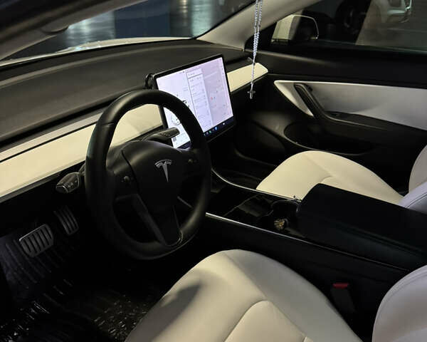 Белый Тесла Модель 3, объемом двигателя 0 л и пробегом 120 тыс. км за 19900 $, фото 11 на Automoto.ua
