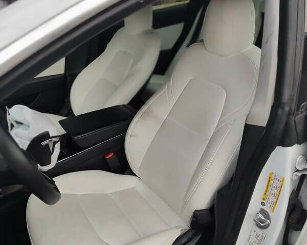 Белый Тесла Модель 3, объемом двигателя 0 л и пробегом 61 тыс. км за 9999 $, фото 4 на Automoto.ua