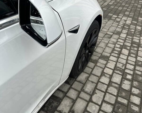 Білий Тесла Модель 3, об'ємом двигуна 0 л та пробігом 57 тис. км за 17000 $, фото 11 на Automoto.ua