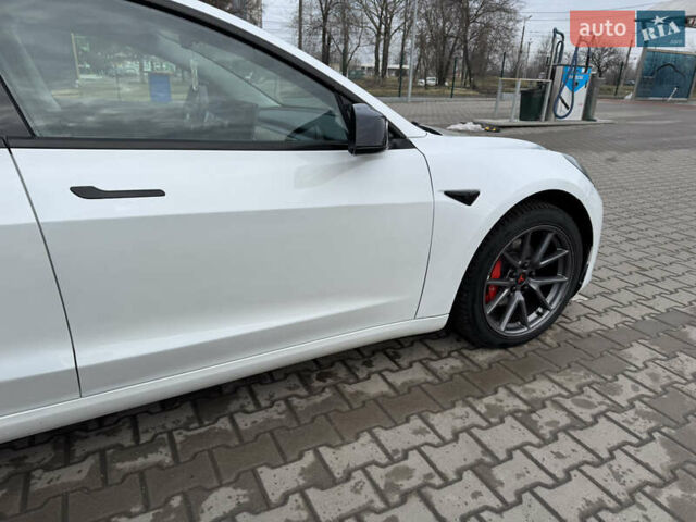 Білий Тесла Модель 3, об'ємом двигуна 0 л та пробігом 41 тис. км за 22500 $, фото 8 на Automoto.ua