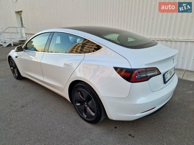 Белый Тесла Модель 3, объемом двигателя 0 л и пробегом 42 тыс. км за 17900 $, фото 5 на Automoto.ua