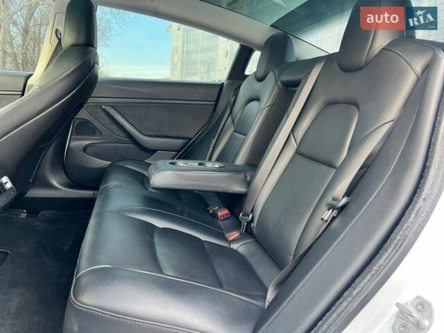 Белый Тесла Модель 3, объемом двигателя 0 л и пробегом 90 тыс. км за 18999 $, фото 37 на Automoto.ua