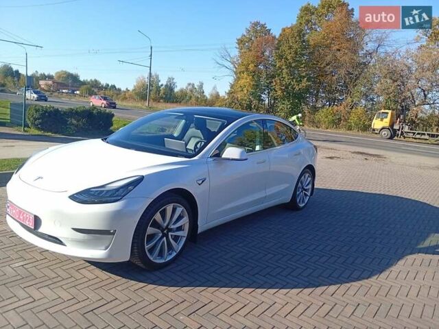 Тесла Модель 3 2020 в Луцке на Automoto.ua Белый Тесла Модель 3, объемом двигателя 0 л и пробегом 70 тыс. км за 17999 $, фото 7 на Automoto.ua