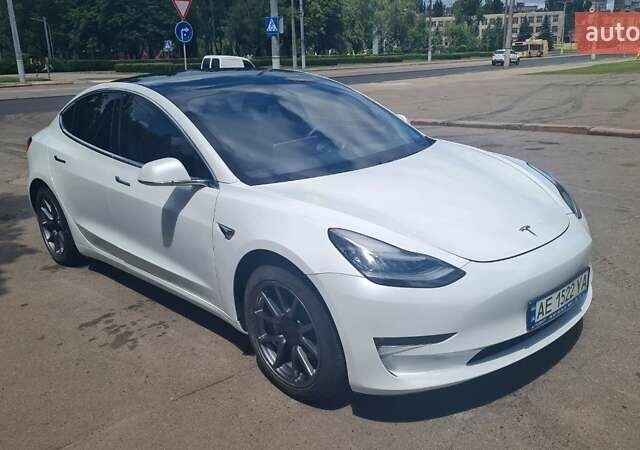 Белый Тесла Модель 3, объемом двигателя 0 л и пробегом 56 тыс. км за 16250 $, фото 4 на Automoto.ua