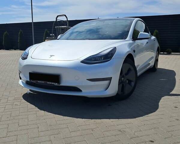 Тесла Модель 3 2020 в Ивано-Франковске на Automoto.ua Белый Тесла Модель 3, объемом двигателя 0 л и пробегом 105 тыс. км за 20950 $, фото 11 на Automoto.ua