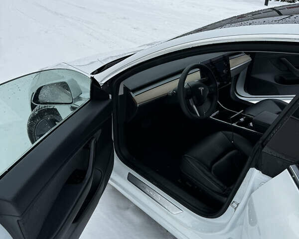 Білий Тесла Модель 3, об'ємом двигуна 0 л та пробігом 147 тис. км за 15750 $, фото 7 на Automoto.ua