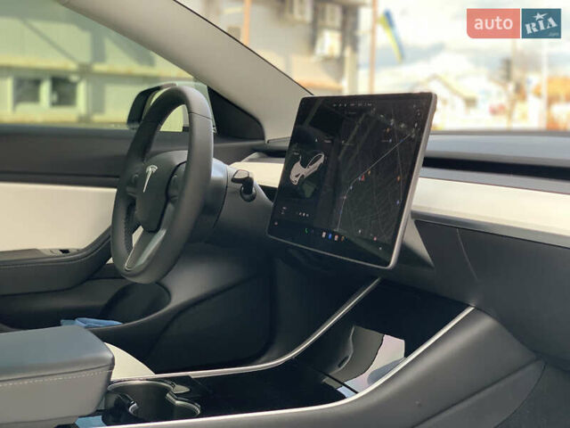 Тесла Модель 3 2020 у Івано-Франківську на Automoto.ua Білий Тесла Модель 3, об'ємом двигуна 0 л та пробігом 145 тис. км за 14850 $, фото 93 на Automoto.ua