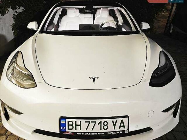 Белый Тесла Модель 3, объемом двигателя 0 л и пробегом 105 тыс. км за 21000 $, фото 2 на Automoto.ua