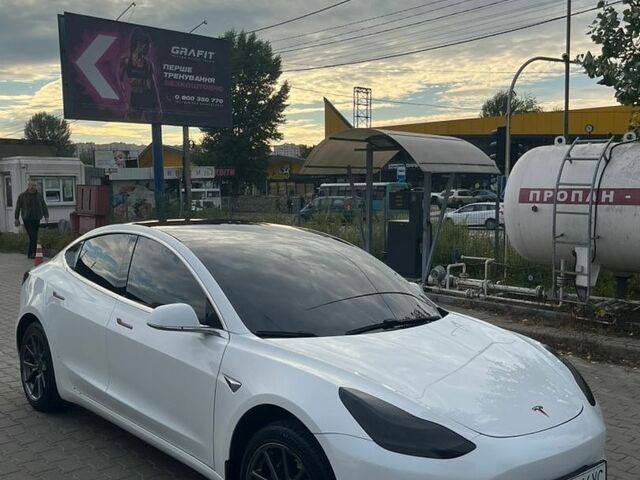 Білий Тесла Модель 3, об'ємом двигуна 0 л та пробігом 59 тис. км за 17500 $, фото 3 на Automoto.ua