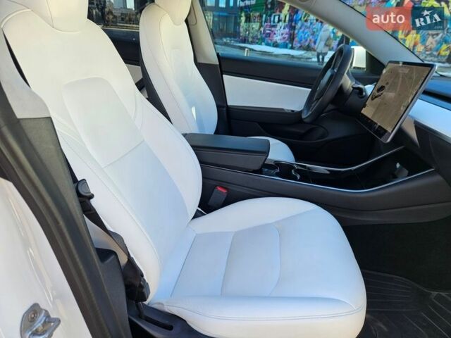 Белый Тесла Модель 3, объемом двигателя 0 л и пробегом 77 тыс. км за 20500 $, фото 7 на Automoto.ua